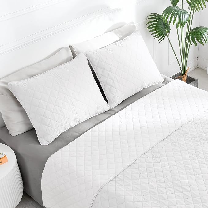 Easy-Going Reversible Quilt Set California King, Bedspread with 2 Shams | White/White, Machine Washable Lightweight Microfiber Bed Comforter, 1 Quilt + 2 Pillow Shams, All-Season Coverlets