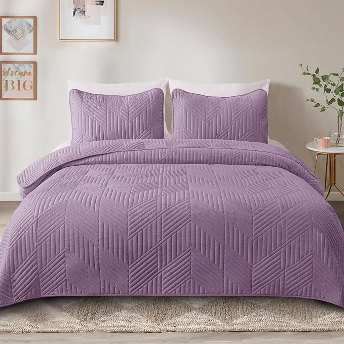 Exclusivo Mezcla California King Quilt Bedding Set, Dusty Lavender | Lightweight Bedspreads, Soft Microfiber, Modern Geometric Coverlet, All Season Bed Cover, 1 Quilt and 2 Pillow Shams