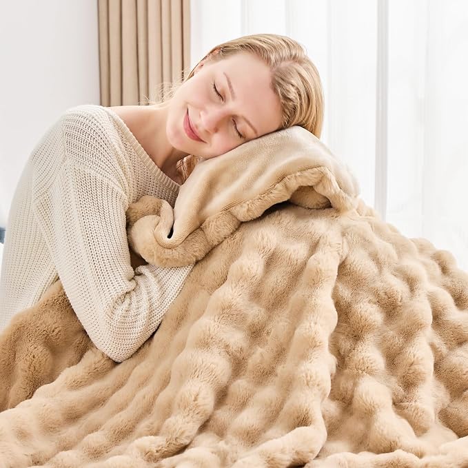 NEWCOSPLAY Faux Fur Fluffy Bubble Throw Blanket for Couch, Brown, 50"x60" | Soft Thick Warm Bubble Blanket for Couch Sofa Bed 550GSM, Plush Cozy Luxury Decorative Throw, Gift for Women Men