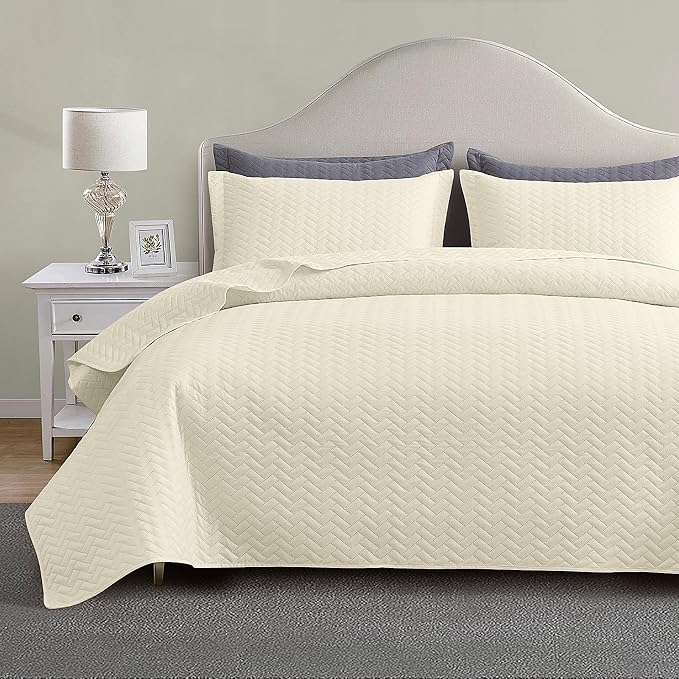 Maple&Stone Oversized King Quilt 128"x120", Huge Bedspread Cream | Breathable Coverlet with Chevron Pattern, All-Season Dorm Bed Cover Set Bedding Decor 3 Piece
