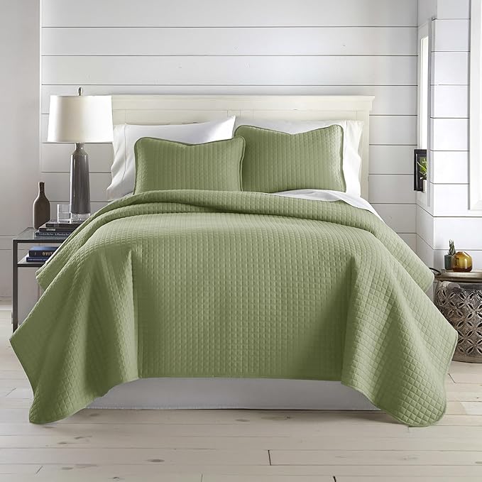 Southshore Fine Living, Inc. Twin XL Quilt Set, Dorm Room Bedding Essentials, Stain Resistant Bedding, Machine Washable Bed Spread, Twin XL Green Quilt Bedspread Set w/Pillow Sham, Sage Green