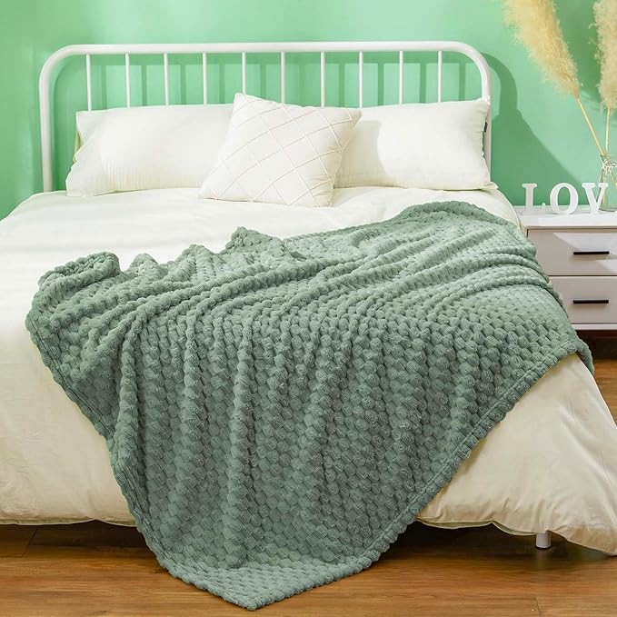 Excervent Hexagon Jacquard Throw Blanket for Bed, 50x70 Inches, Sage Green | Decorative Fuzzy Flannel Fleece Throw Blanket for Sofa Bed Couch, Super Soft Cozy, Suitable for All Seasons