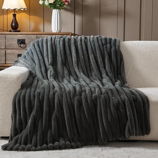 NEWCOSPLAY Faux Fur Ribbed Throw Blanket for Couch, Grey, 50"x60" | Plush Soft Thick Warm Blanket for Couch Sofa Bed 850GSM, Fluffy Cozy Luxury Decorative Throw, Gift for Women Men