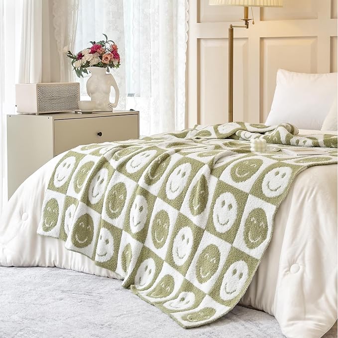 Ultra Soft Cozy Happy Smiling Face Checkered Knitted Throw Blanket Fluffy Microfiber Checkerboard Bed Blanket Lightweight Both Sides Blanket for Couch Sofa Bed (Smile Green, Throw 50“x60”)