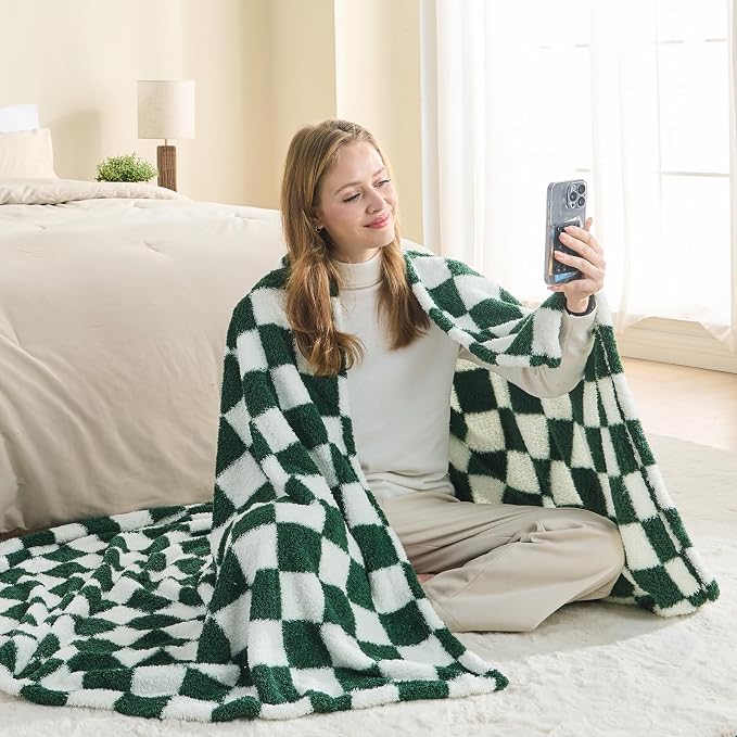 NEWCOSPLAY Knitted Throw Blanket for Couch Sofa Bed, Green White, 50"x60" | Super Soft Plush, Fuzzy Fluffy Microfiber, Lightweight Cozy Blanket for Room Decor, All Season Use, Dark Green White