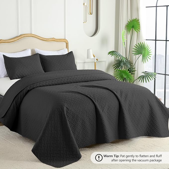 FLYMME Black Twin Quilt Bedding Set Thin Lightweight Bedspreads,Modern Style Geometric Weave Stripe Pattern,Soft Microfiber Bed Coverlet for All Season (1 Quilt, 1Sham)