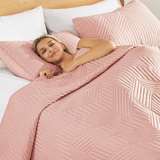 Exclusivo Mezcla Ultrasonic Twin Quilt Bedding Set, Blush Pink | Lightweight Bedspreads, Soft Microfiber, Modern Geometric Coverlet, All Season Bed Cover, 1 Quilt and 1 Pillow Sham
