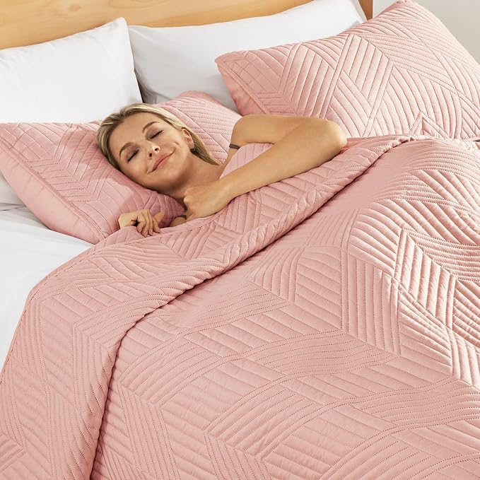 Exclusivo Mezcla Ultrasonic Full Queen Quilt Bedding Set, Blush Pink | Lightweight Bedspreads, Soft Microfiber, Modern Geometric Coverlet, All Season Bed Cover, 1 Quilt and 2 Pillow Shams