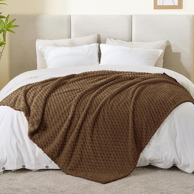 BEDELITE Brown Throw Blanket for Couch, Soft Cozy Gifts for Women, 50 * 60 | 3D Jacquard Decorative Fleece Blanket, Super Soft Plush Throws, Cute Birthday Gift for Women & Men, Suitable for All Seasons