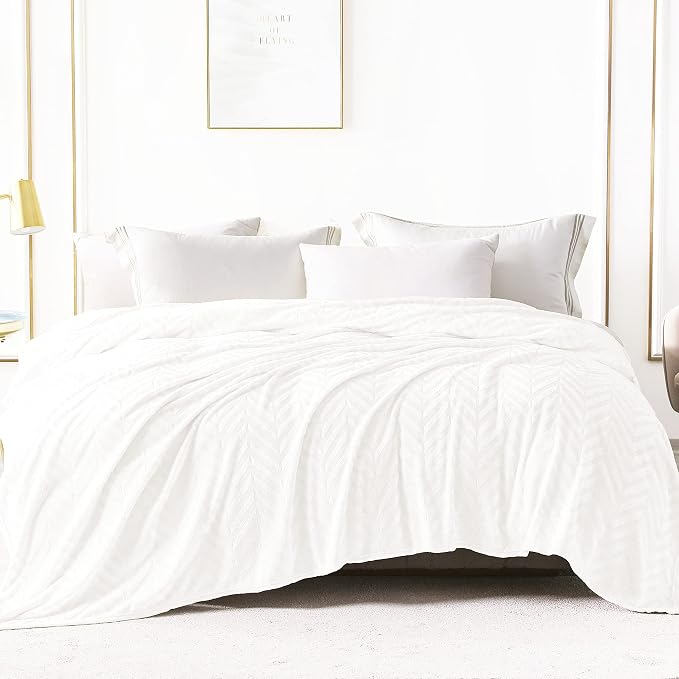 Whale Flotilla Flannel Fleece Bed Blanket Twin XL Size, White | Lightweight Breathable Soft Bedspread, Plush Fluffy Coverlet Chevron Design Decorative Blanket for All Season, 90x66 Inch