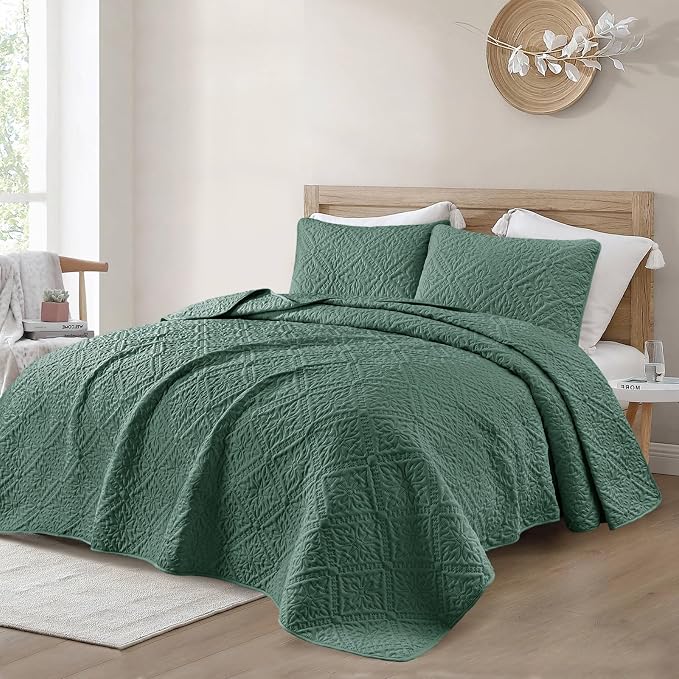 Exclusivo Mezcla Full Queen Quilt Set, Green | Lightweight Soft Bedspreads Coverlets, All Season Bedding with 2 Pillow Shams, Modern Style for Bedroom Guest Room