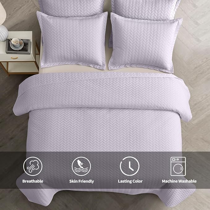 Maple&Stone Oversized King Quilt 128"x120", Huge Bedspread Light Purple | Breathable Coverlet with Chevron Pattern, All-Season Dorm Bed Cover Set Bedding Decor 3 Piece
