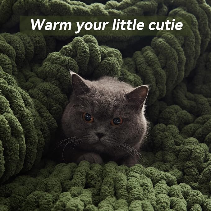 Negwoo Chunky Knit Throw Blanket, Knitted Throw Chenille Yarn, 40"*50" | Soft Thick Cable Knitted Blankets, Handmade Big Thick Blanket, Machine Washable Cute Comfy Blanket for Home Decor, Green