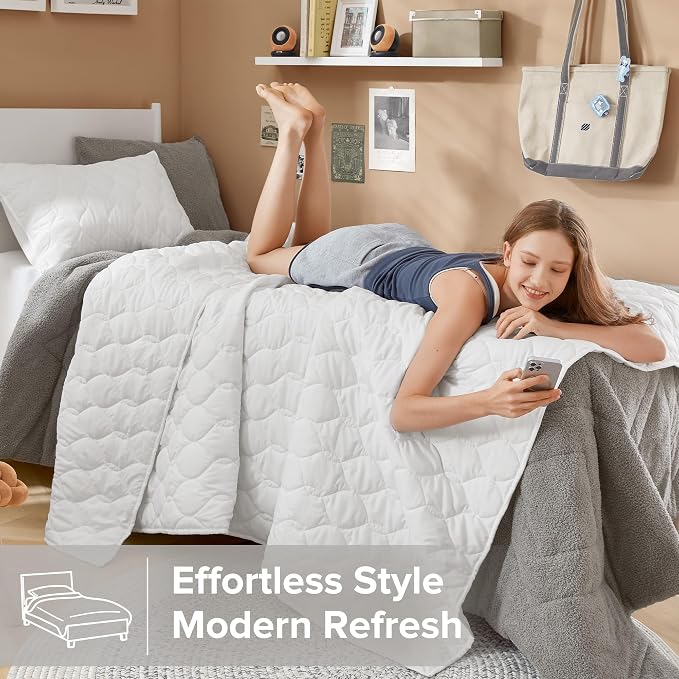Comfort Spaces Kienna Twin Quilt Bedding Set 2 Piece, 66"x 90" White Ogee | Soft Cozy Lightweight Summer Twin XL Coverlet for College Dorm, Quilted Extra Layer, Modern Casual Bedroom Decor, OEKO-TEX