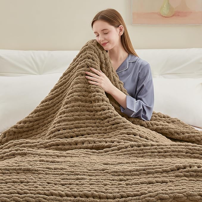 Negwoo Chunky Knit Throw Blanket, Knitted Throw Chenille Yarn, 30"*40" | Soft Thick Cable Knitted Blankets, Handmade Big Thick Blanket, Machine Washable Cute Comfy Blanket for Home Decor,Light brown