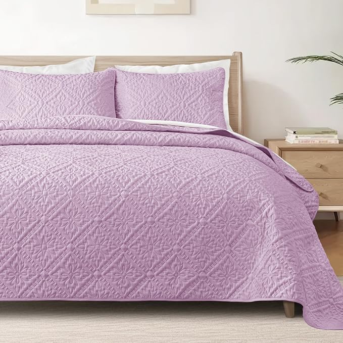 Exclusivo Mezcla Twin Quilt Set, Lilac | Lightweight Soft Bedspreads Coverlets, All Season Bedding with 1 Pillow Sham, Modern Style for Dorm Bedroom Guest Room