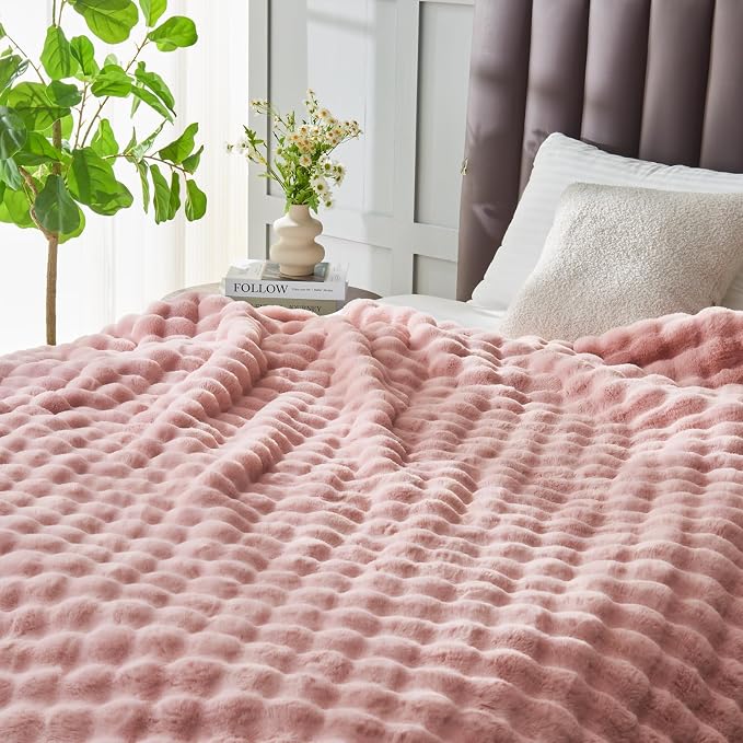 NEWCOSPLAY Faux Fur Fluffy Bubble Throw Blanket for Couch, Pink, 50"x60" | Soft Thick Warm Bubble Blanket for Couch Sofa Bed 550GSM, Plush Cozy Luxury Decorative Throw, Gift for Women Men