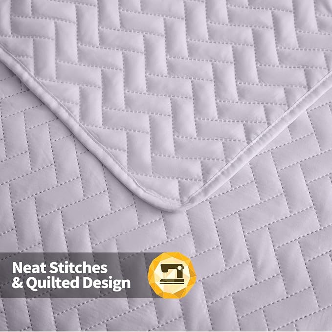 Maple&Stone Light Purple Quilt Set Queen Size, Lightweight Bedspread | Breathable Coverlet with Chevron Pattern, All-Season Dorm Bed Cover Set Bedding Decor 3 Piece