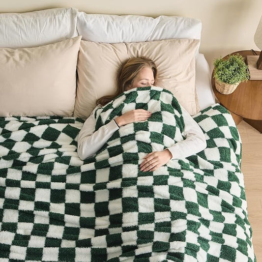NEWCOSPLAY Knitted Throw Blanket for Couch Sofa Bed, Green White, 60"x80" | Super Soft Plush, Fuzzy Fluffy Microfiber, Lightweight Cozy Blanket for Room Decor, All Season Use, Dark Green White