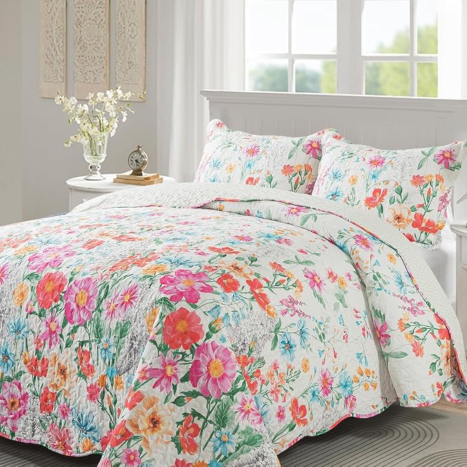 Travan Floral Quilt Queen Quilt Set, Ultra Soft Reversible Queen Quilt Bedding Set with 1 Quilt Set and 2 Shams Red Flower Quilt for All Season, Coreopsis-Red, Queen