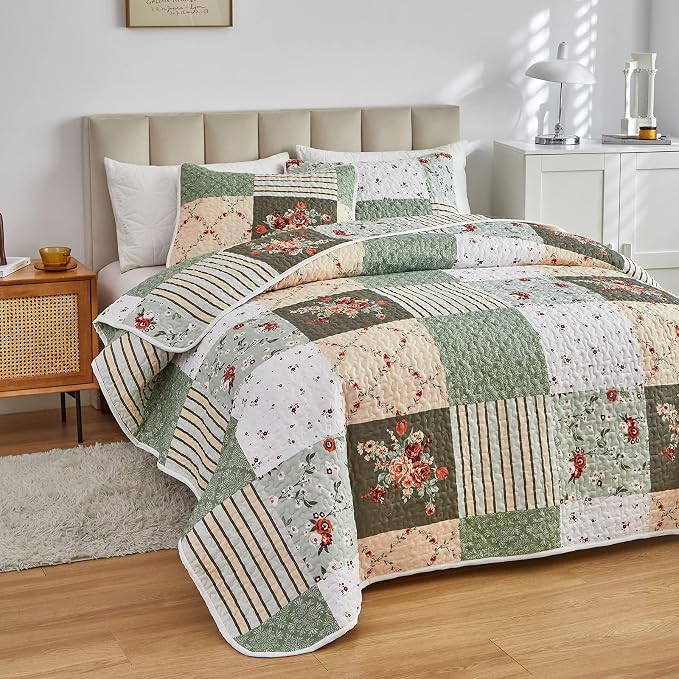 Patchwork Quilt Set California King Size, 3 Pieces Green Floral Plaid Summer Bedspread Coverlet Set, Soft Microfiber Lightweight Bed Cover for All Season (102" x 114", 1 Quilt+ 2 Pillow Shams)