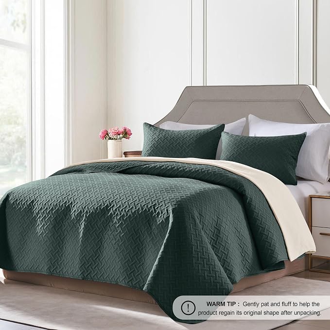 FLYMME Oversized King/California King Quilt Set 118"x106", Forest Green 3-Piece Floor-Length Bedspread, Premium Microfiber Lightweight Coverlet for King/California King Bed (1 Quilt, 2 Shams)