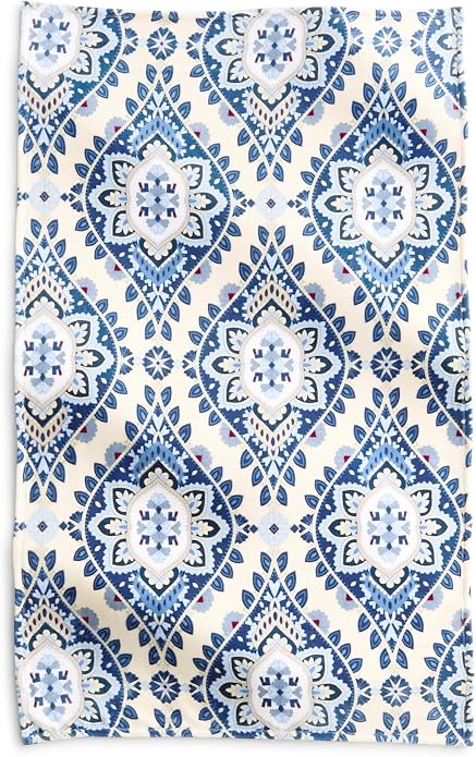 Vera Bradley Women's Fleece Throw Blanket – Soft Plush Blanket for Couch, Bedroom & Home Décor