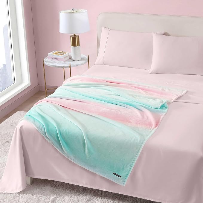 Betsey Johnson - Blanket, Buttery-Soft Throw Blanket for Couch or Bed, Boldly Plush & Oversized Bedding (Ombre Blue, 50" x 70")