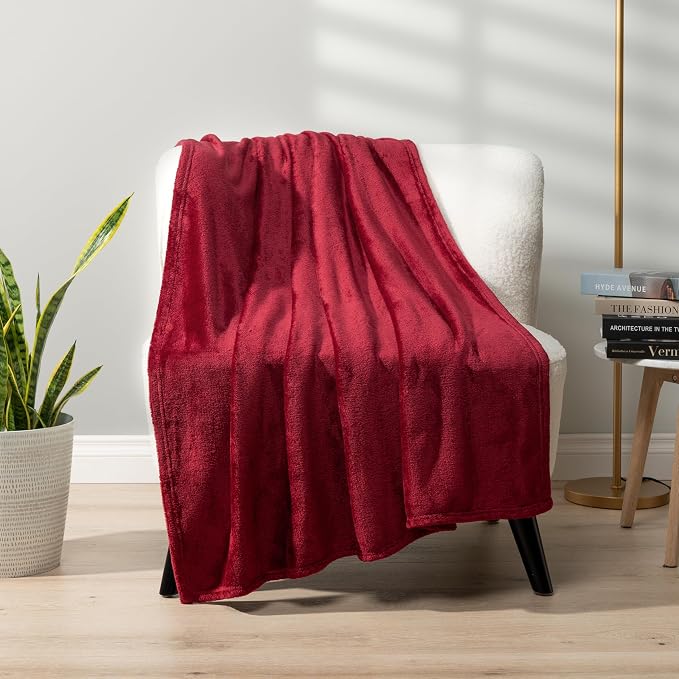 PAVILIA Wine Red Fleece Throw Blanket for Couch, Maroon Burgundy Soft Fuzzy Flannel Throw for Sofa, Luxury Plush Microfiber Bed Blanket, Cozy Home Decorative Velvet Gift Blanket, 50x60
