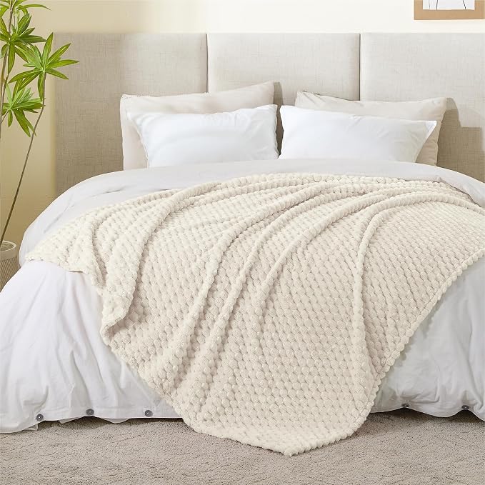 BEDELITE Cream Twin Blanket for Couch, Soft Cozy Gifts for Women, 60 * 80 | 3D Jacquard Decorative Fleece Blanket, Super Soft Plush Throws, Cute Birthday Gift for Women & Men, Suitable for All Seasons