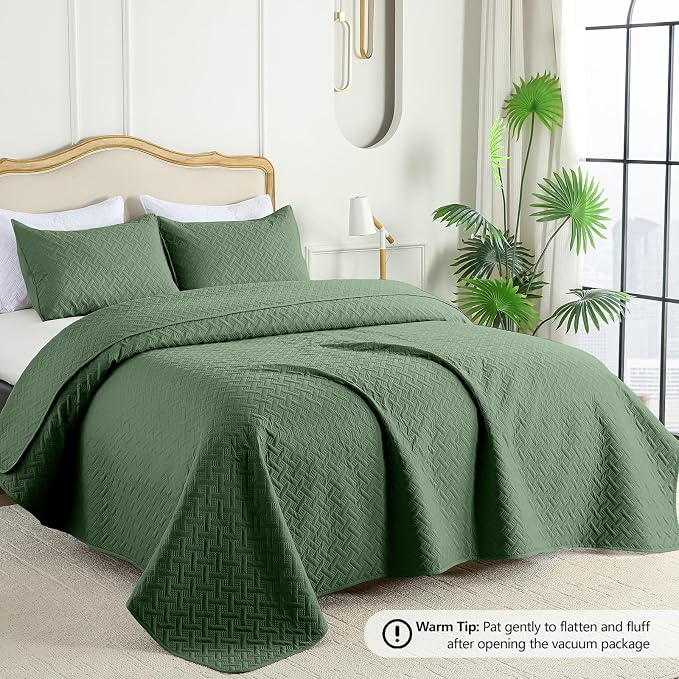 FLYMME Queen Quilt Bedding Set Olive Green Lightweight Bedspreads Full Size,Modern Style Geometric Weave Stripe Pattern,Soft Microfiber Bed Coverlet for All Season (1 Quilt, 2 Shams)