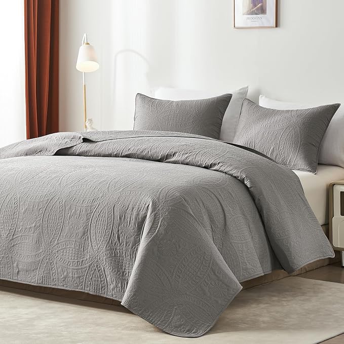akkialla 118"x106" Grey California King Quilt Set, Oversized Floor-Length Bedspread, Modern Coin Pattern Microfiber Coverlet, 3-Piece All Season Bedding with 2 Pillow Shams