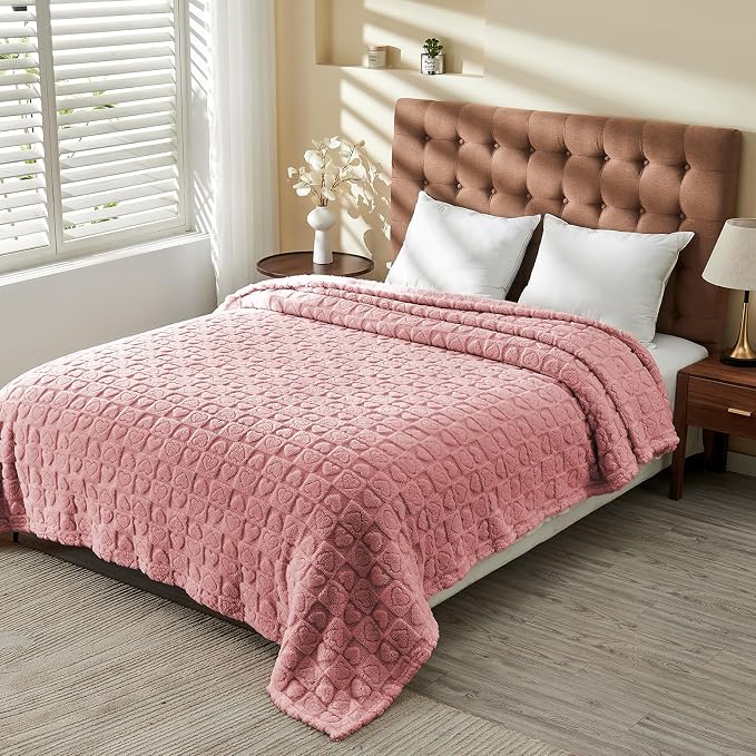 FY FIBER HOUSE Throw Blankets with Heart Checkered,Soft Warm Blankets for Lover Mom Father Gifts,Washable Lightweight Fuzzy Blanket for Couch Sofa Bed Office All Season(Pink,90"x90")