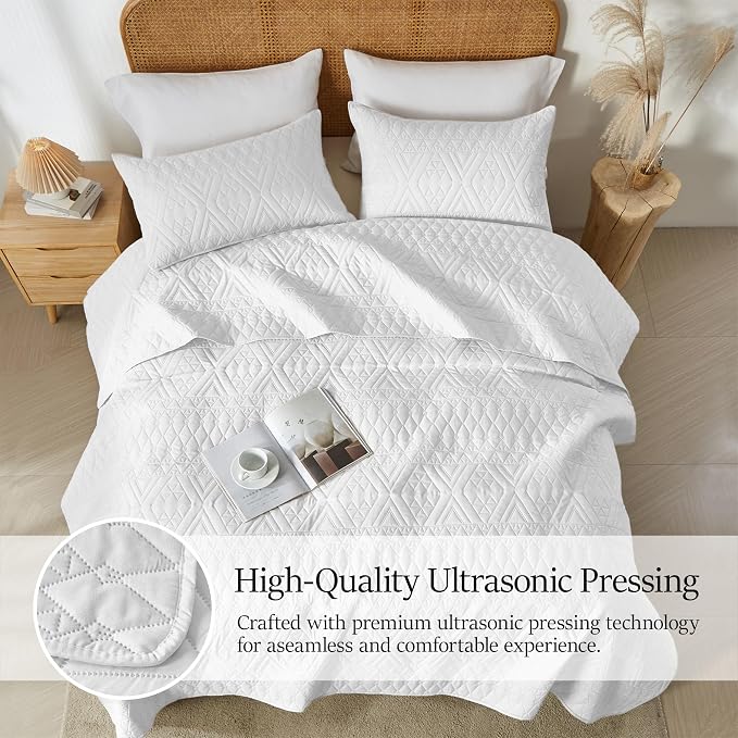 akkialla Full/Queen Size Quilt Bedding Set,White Lightweight Microfiber Soft Bedspread,Modern Style Geoetric Pattern Coverlet Set for All Seasons,3 Piece(1 Quilt,2 Pillow Shams) | Breathable material