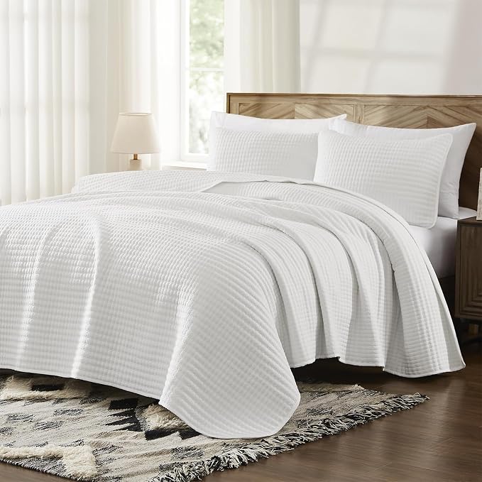 WRENSONGE White California/Oversized King Size Quilt Bedding Set | Lightweight Soft Bedspreads Coverlet with 2 Pillow Shams for All Season, 120" x 110"