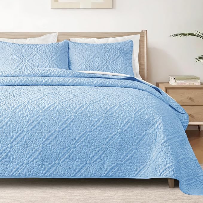 Exclusivo Mezcla Twin Quilt Set, Light Blue | Lightweight Soft Bedspreads Coverlets, All Season Bedding with 1 Pillow Sham, Modern Style for Dorm Bedroom Guest Room