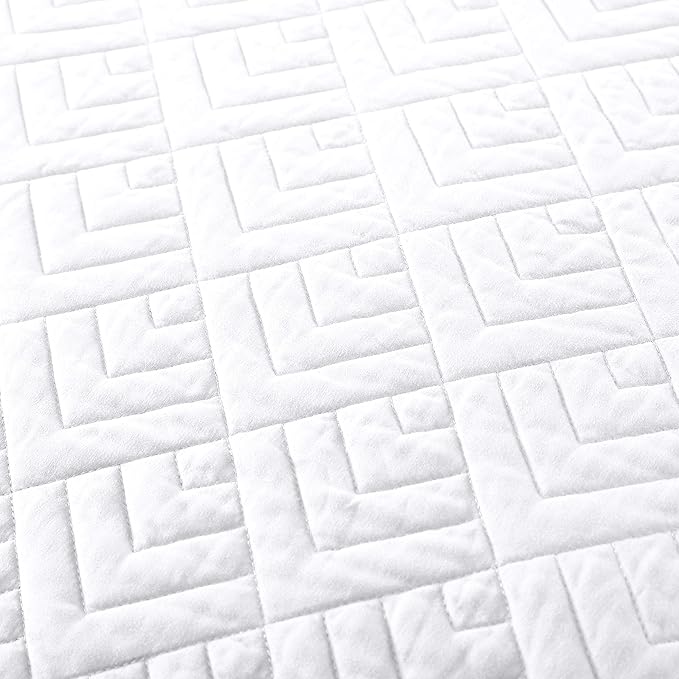 EXQ Home White Quilt Set Twin Size Lightweight Squares Pattern Bedding Set | Soft Microfiber Bedspread, Breathable & Wrinkle-resistant Coverlet. All-season Use for Hot Sleepers. 2-pc Set with 1 Sham