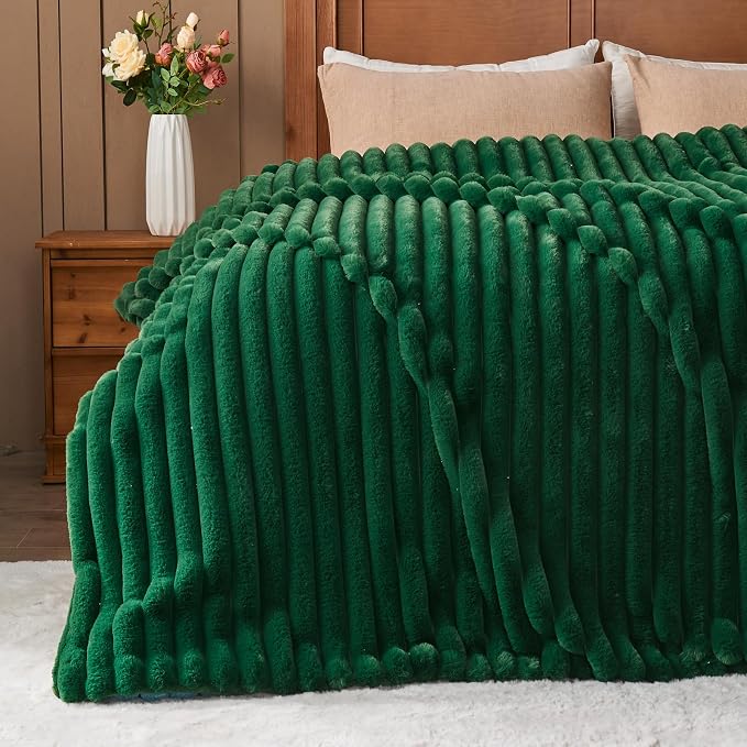 NEWCOSPLAY Faux Fur Ribbed Throw Blanket for Couch, Dark Green, 50"x60" | Plush Soft Thick Warm Blanket for Couch Sofa Bed 850GSM, Fluffy Cozy Luxury Decorative Throw, Gift for Women Men