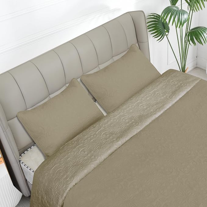 Easy-Going Reversible Quilt Set Full/Queen, Bedspread with 2 Shams | Damask-Beige/Beige, Lightweight Microfiber Bed Comforter, 1 Quilt + 2 Pillow Shams, All-Season Coverlets for Bedroom