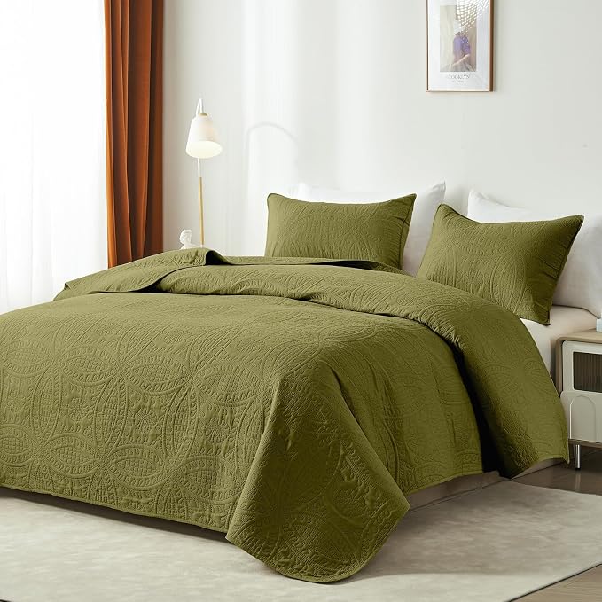 akkialla 118"x106" Olive Green California King Quilt Set, Oversized Floor-Length Bedspread, Modern Coin Pattern Microfiber Coverlet, 3-Piece All Season Bedding with 2 Pillow Shams