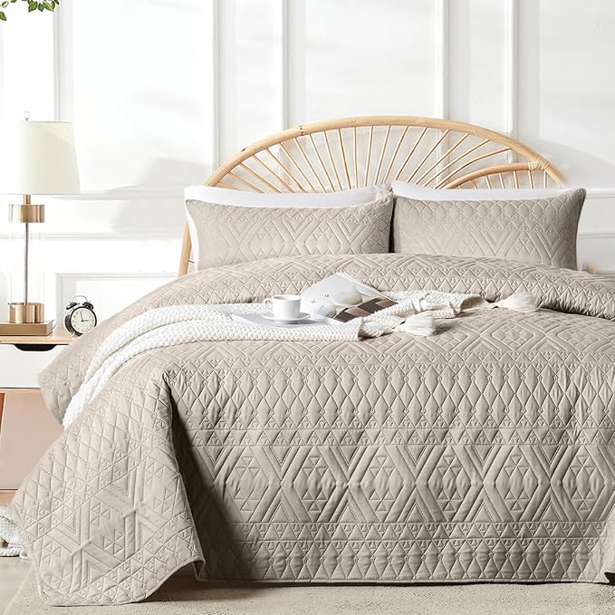 akkialla Twin Quilt Set, Taupe Lightweight Microfiber Bedspread Coverlet, Boho Geometric Pattern, Soft All-Season Bedding, 2-Piece (1 Quilt, 1 Pillow Sham)