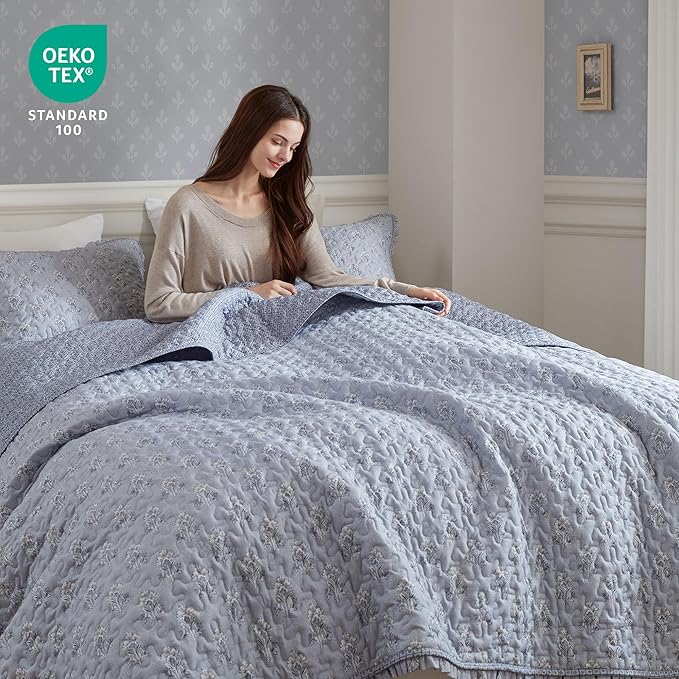 Madison Park Vintage Floral Quilt Set, 3PC King/Cal King Reversible Bed Set | Lightweight Bedspread Set with 2 Shams, Traditional Block Print Coverlets with Ruffled Edge, Grayish Blue