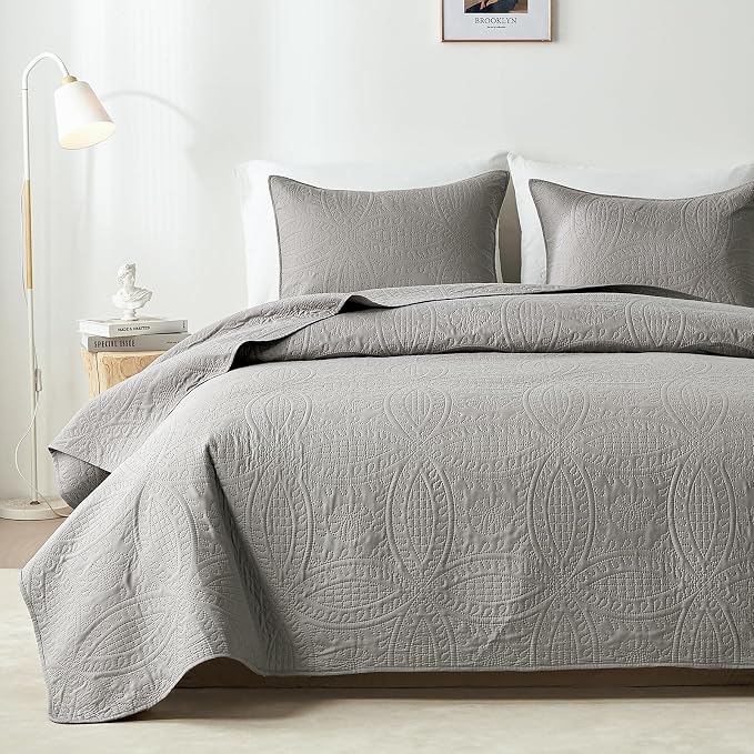 akkialla 118"x106" Grey California King Quilt Set, Oversized Floor-Length Bedspread, Modern Coin Pattern Microfiber Coverlet, 3-Piece All Season Bedding with 2 Pillow Shams