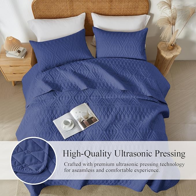 akkialla King/Cal King Size Quilt Bedding Set,Navy Blue Lightweight Microfiber Soft Bedspread,Modern Style Geometric Pattern Coverlet Set for All Seasons,3 Piece(1 Quilt,2 Pillow Shams)