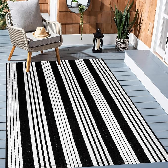 Black and White Outdoor Patio Rug 4'x 6',Cotton Porch Outdoor Area Rug | Machine Washable Hand-Woven Farmhouse Indoor Outdoor Porch Mat for Patio Area Rug