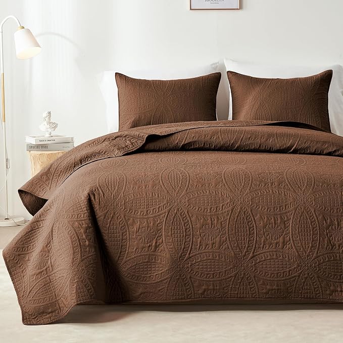 akkialla King/Cal King Quilt Bedding Set,Brown Ultrasonic Quilt Set,Lightweight Soft Bedspread Coverlet,Modern Style Coin Pattern Bed Cover for All Seasons,3 Piece(1 Quilt,2 Pillow Shams)