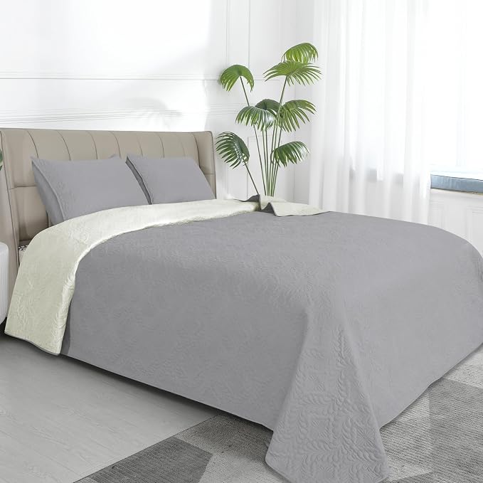 Easy-Going Reversible Quilt Set Full/Queen, Bedspread with 2 Shams | Olive leaf-Light Gray/Ivory, Lightweight Bed Comforter, 1 Quilt + 2 Pillow Shams, All-Season Coverlets