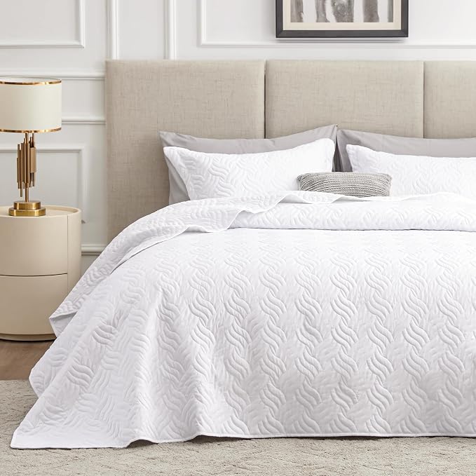 Love's cabin California King Size Quilt Bedding Set White Bedspread - Cal King Summer Lightweight Bedspread Comforter - Wave Pattern Coverlet for All Season - 3 Pieces (1 Quilt, 2 Pillow Shams)
