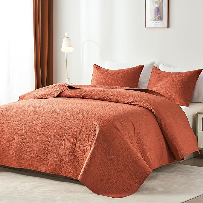 akkialla King Quilt Bedding Set,Burnt Orange Ultrasonic King/Cal King Quilt Set,Lightweight Soft Bedspread Coverlet,Modern Style Coin Pattern Bed Cover for All Seasons,3 Piece(1 Quilt,2 Pillow Shams)