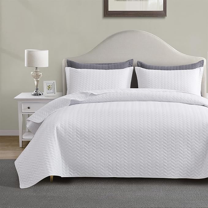 Maple&Stone Quilt Set Twin/Twin XL, Lightweight White Bedspread | Breathable Coverlet with Chevron Pattern, All-Season Dorm Bed Cover Set Bedding Decor 2 Piece